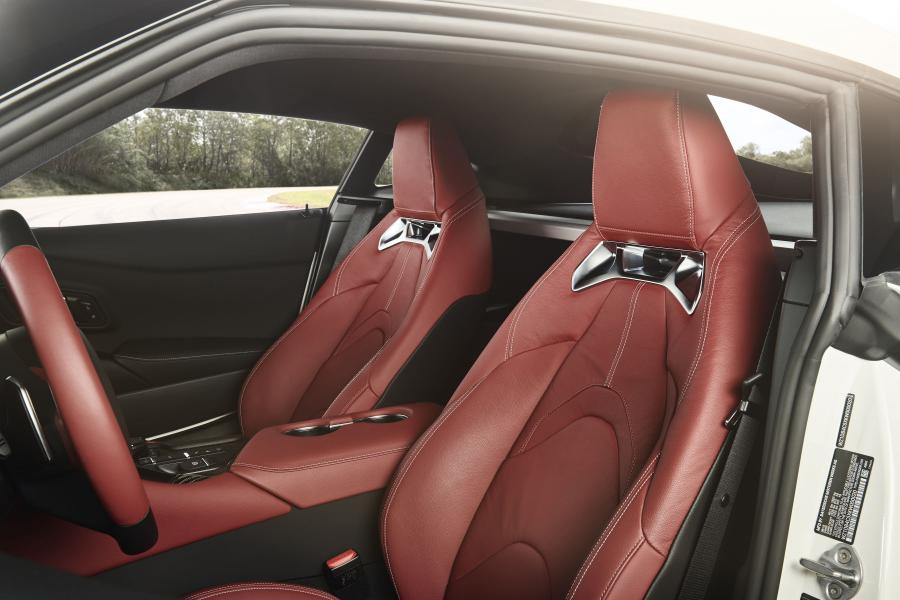 Интерьер Toyota GR Supra Launch Edition (A90) 2019 года  (NA) (фото 2 из 37)